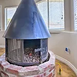 Quiet Anaheim Home With Pool, 5 Mi To Disney!