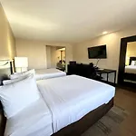 Stanford Inn & Suites Anaheim