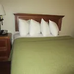 Best Western Plus Raffles Inn & Suites