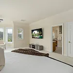 Luxury Oasis With Panoramic Views