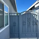 New Cozy House In Anaheim Near Disney Land- Knott In The Same Lot Of Separate 3Properties