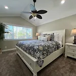 Awesome 4 Bedroom, 3 1/2 Bath Home 1/2 Mile Walk To Disney