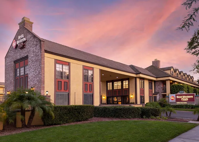 Best Western Plus Raffles Inn & Suites