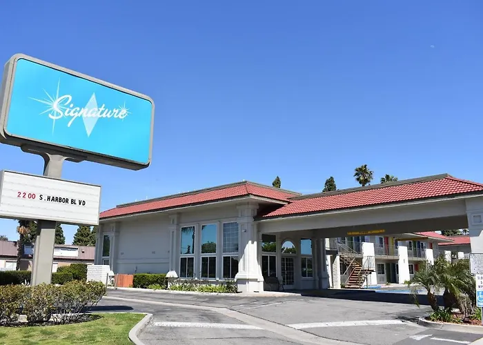 Signature Anaheim Maingate