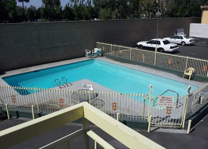 Riviera Motel