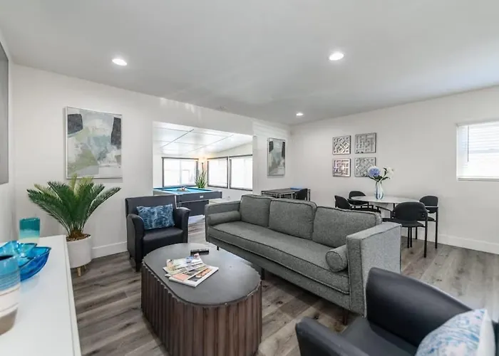 Spacious Disneyland 5 Bedroom 4 Bath House With Game Room