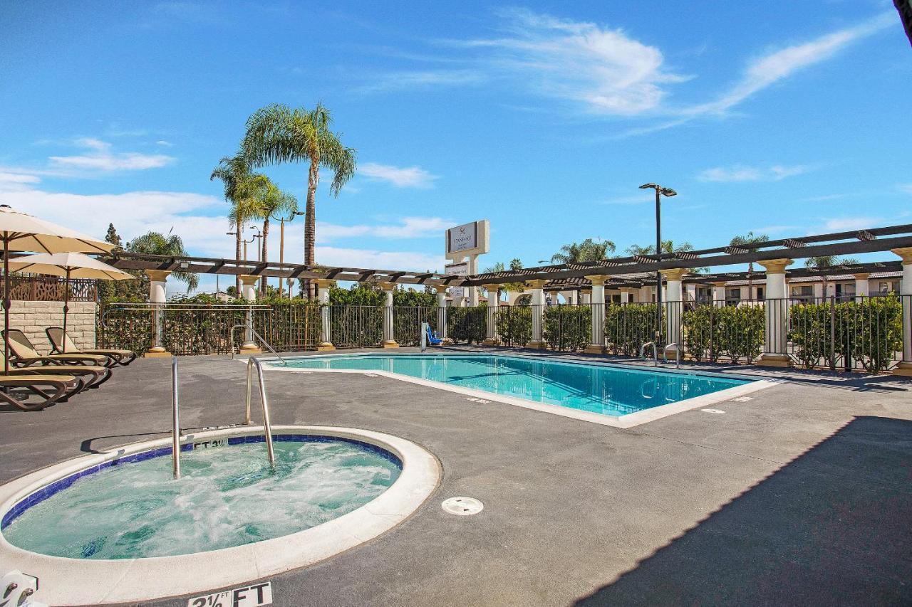 Stanford & Hotel 3*