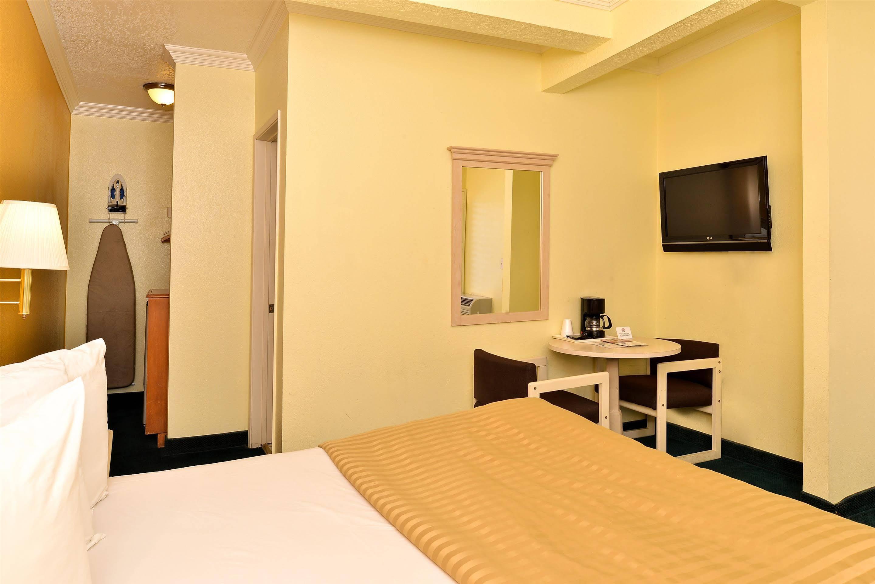 Hotel Americas Value & 2*