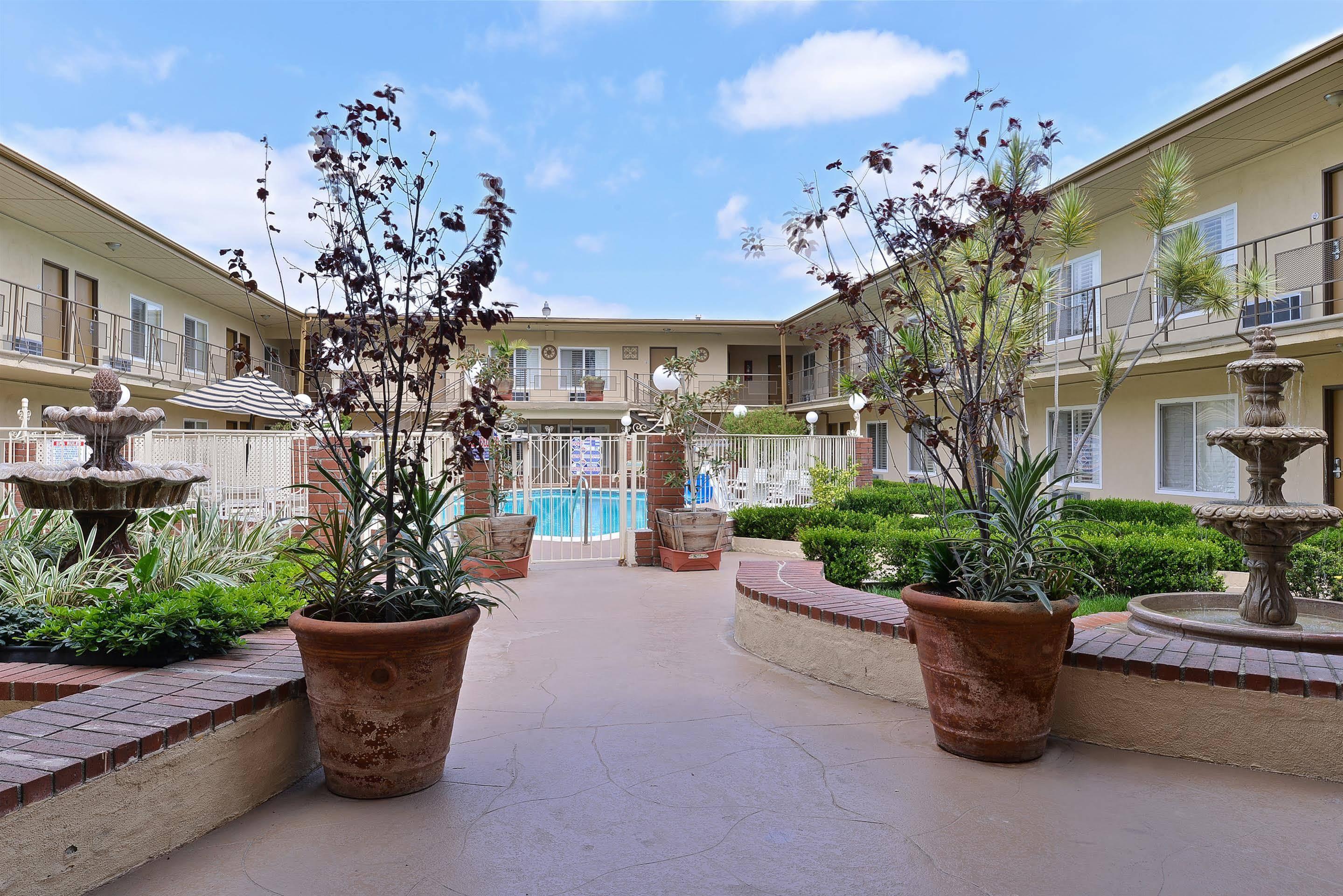 Americas Value & Hotel 2*