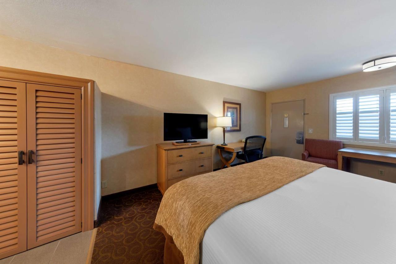Western Pavilions 3* Anaheim
