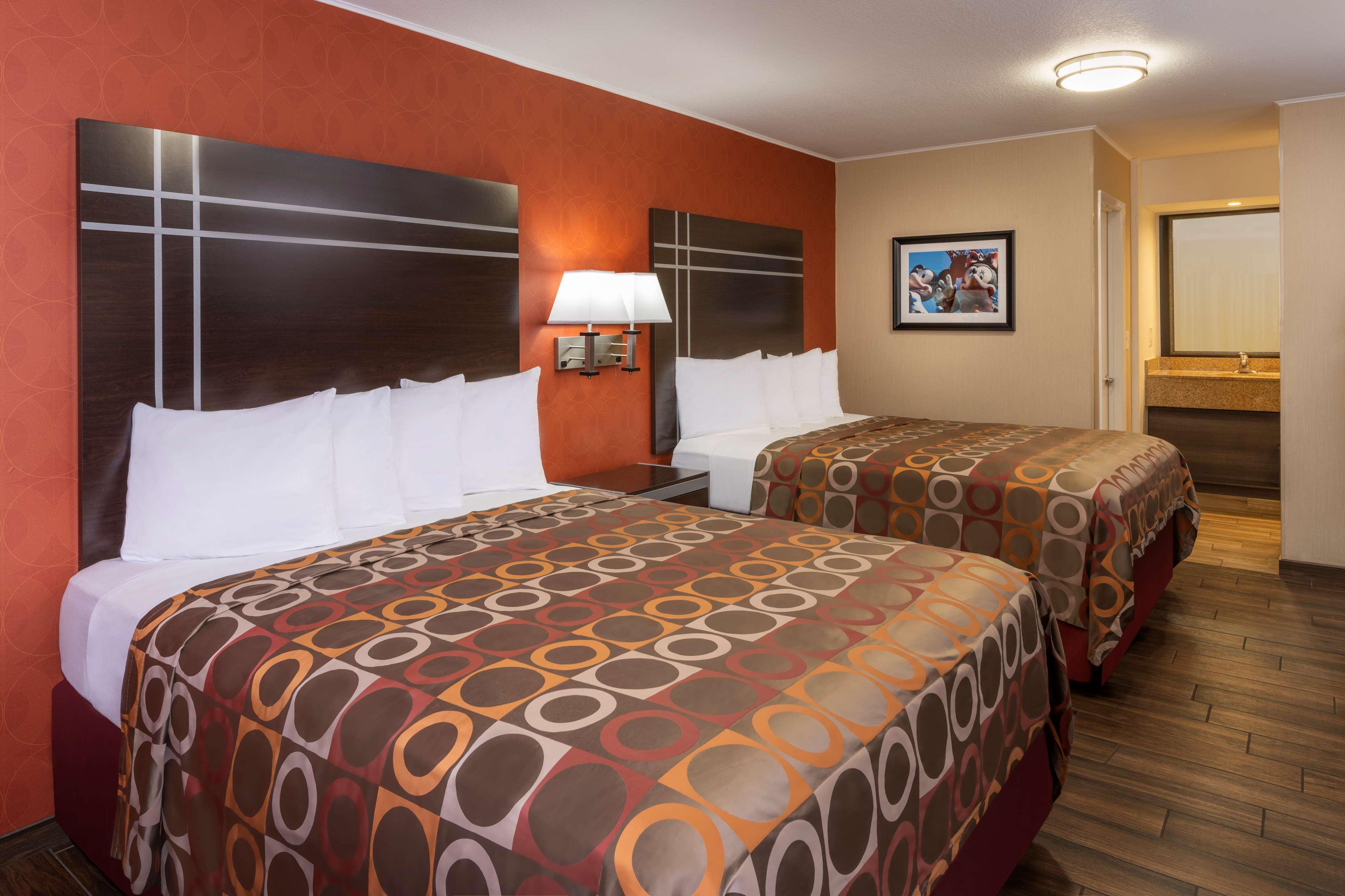 Western Raffles & Hotel 3*