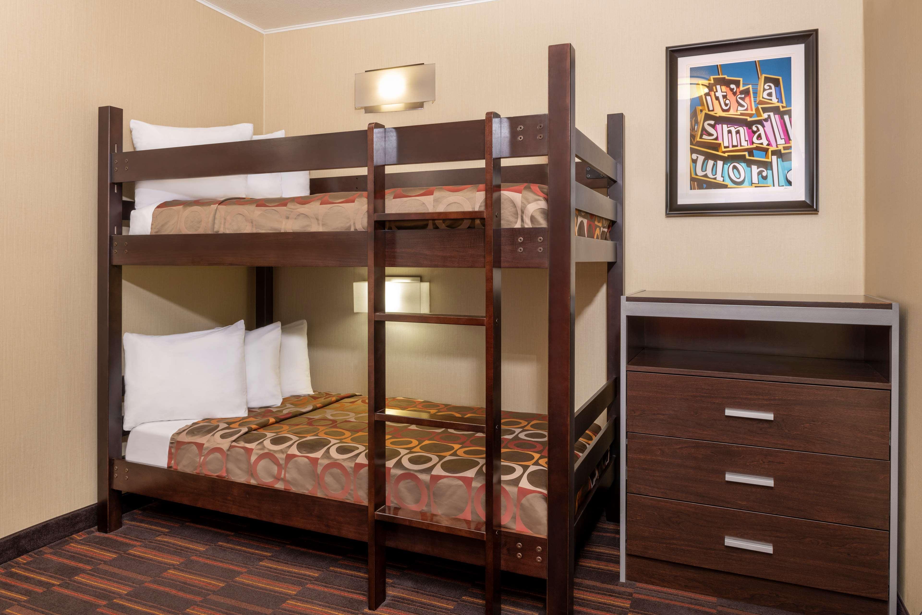 Hotel Western Raffles &