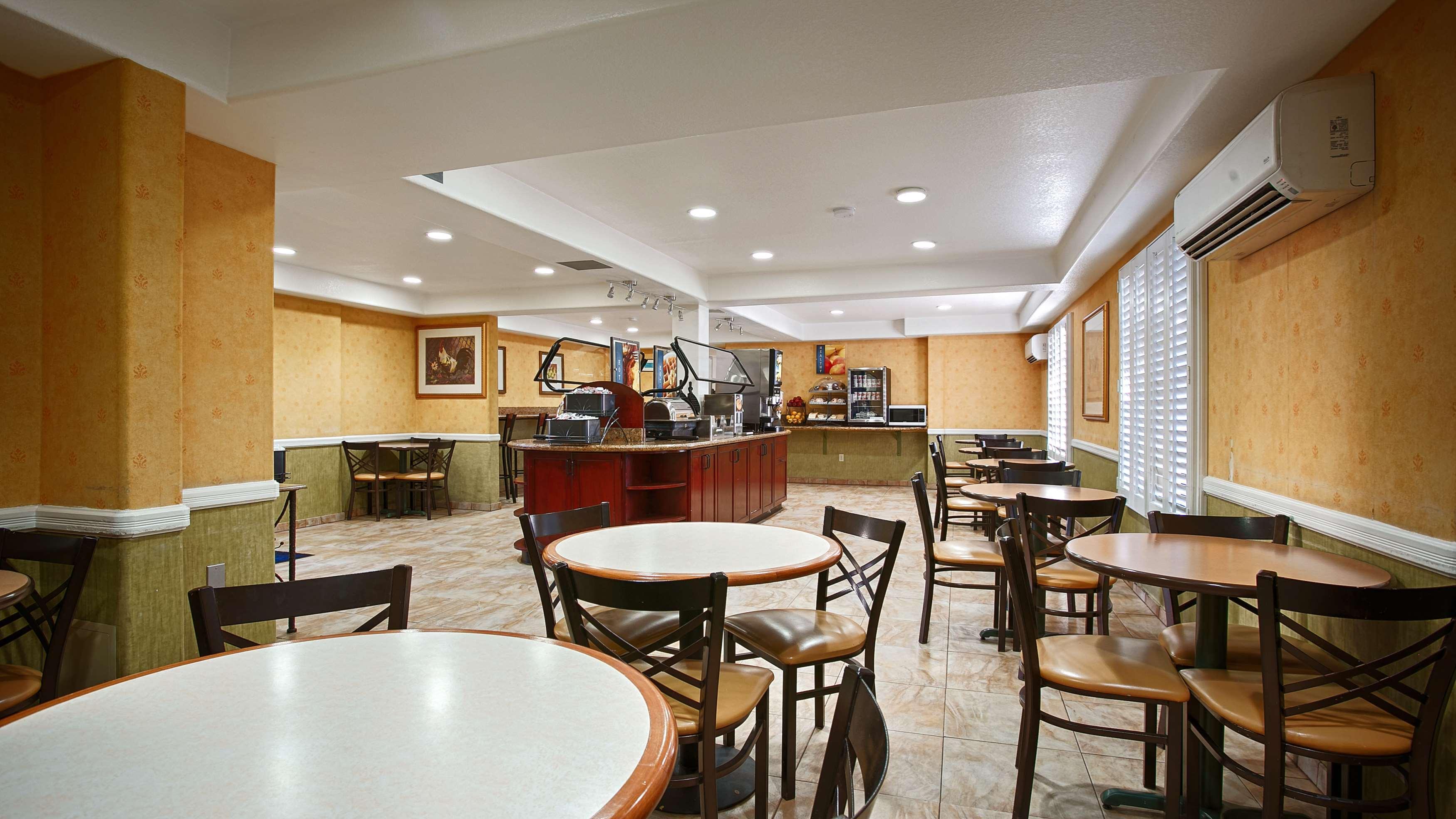 Western Raffles & Hotel Anaheim
