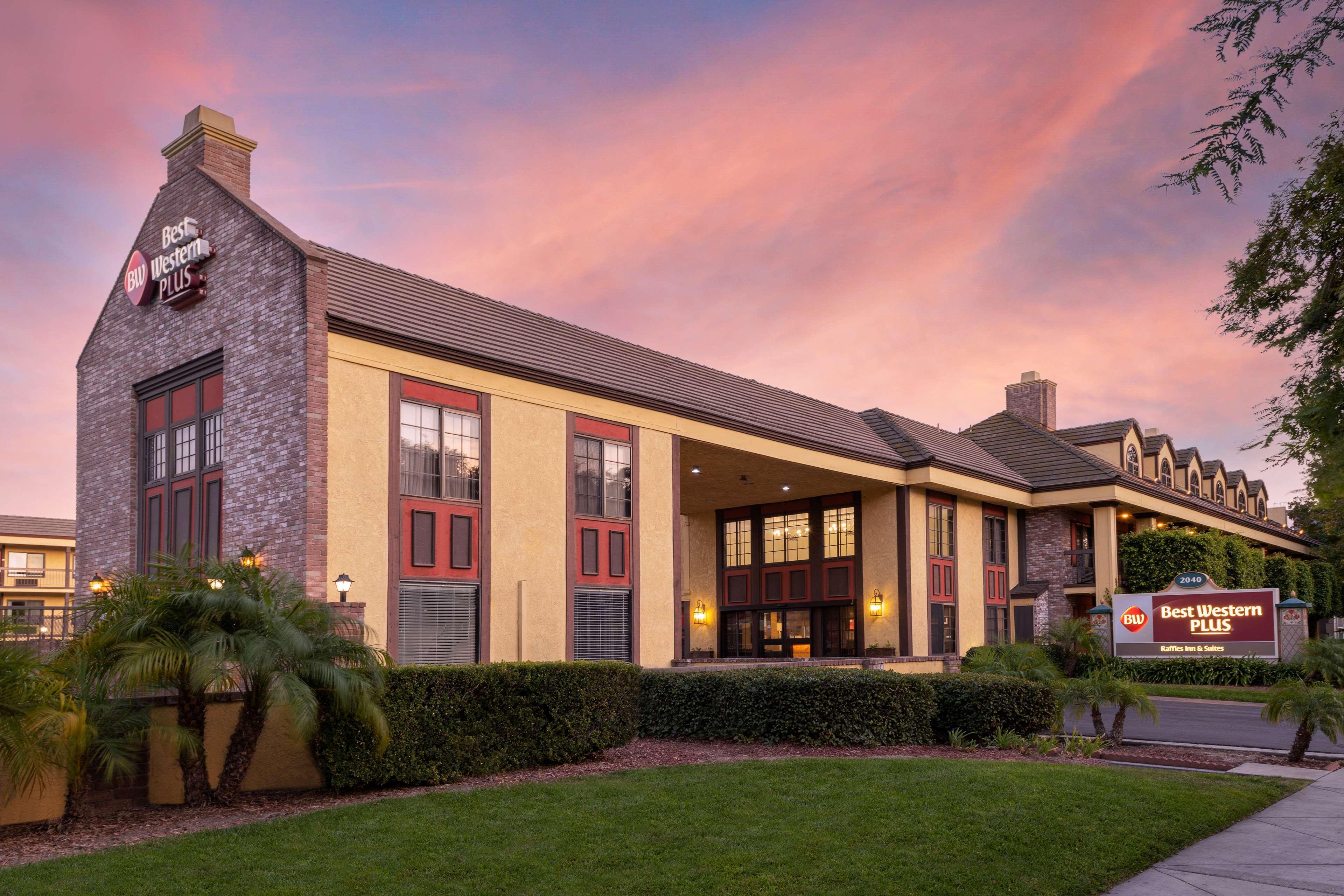 Hotel Western Raffles &