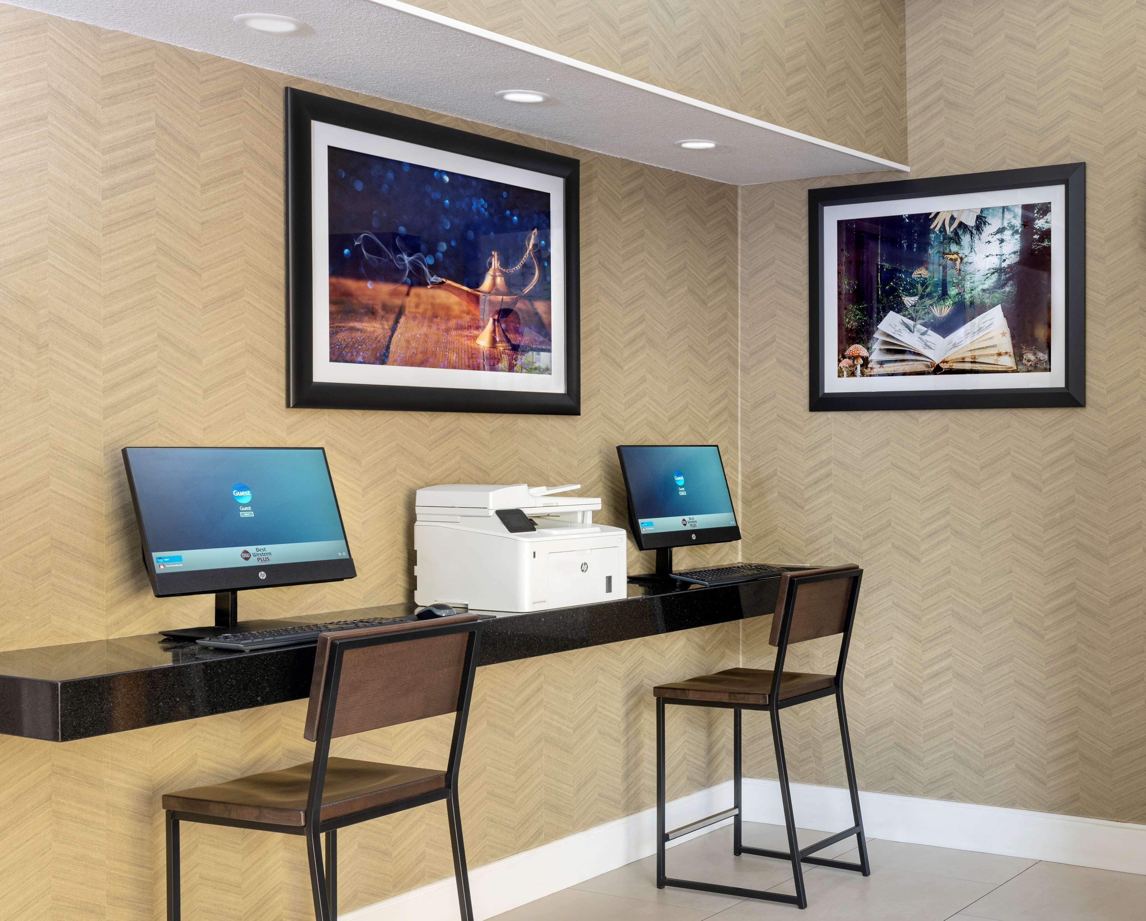 Hotel Western Raffles &