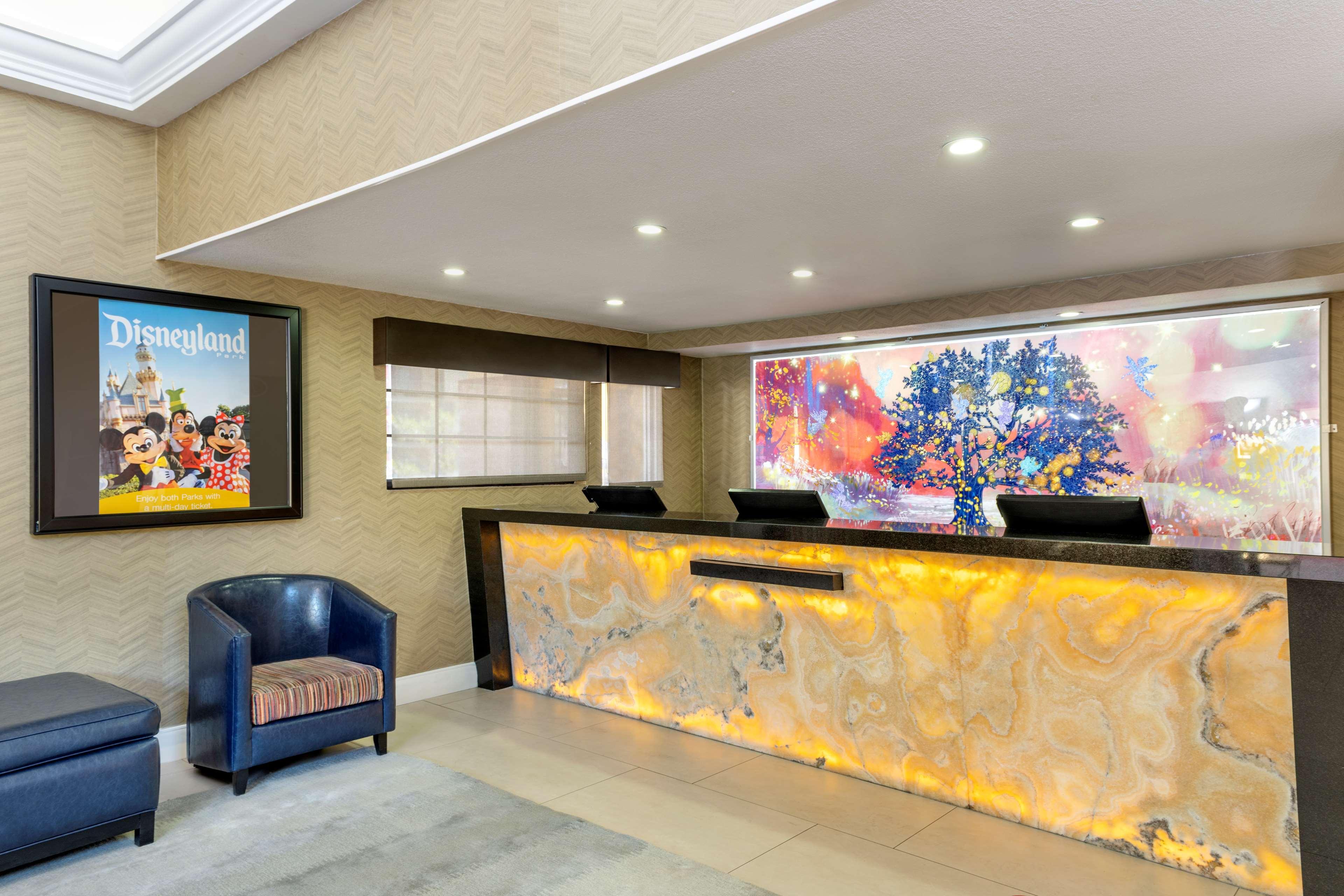 Western Raffles & 3* Anaheim
