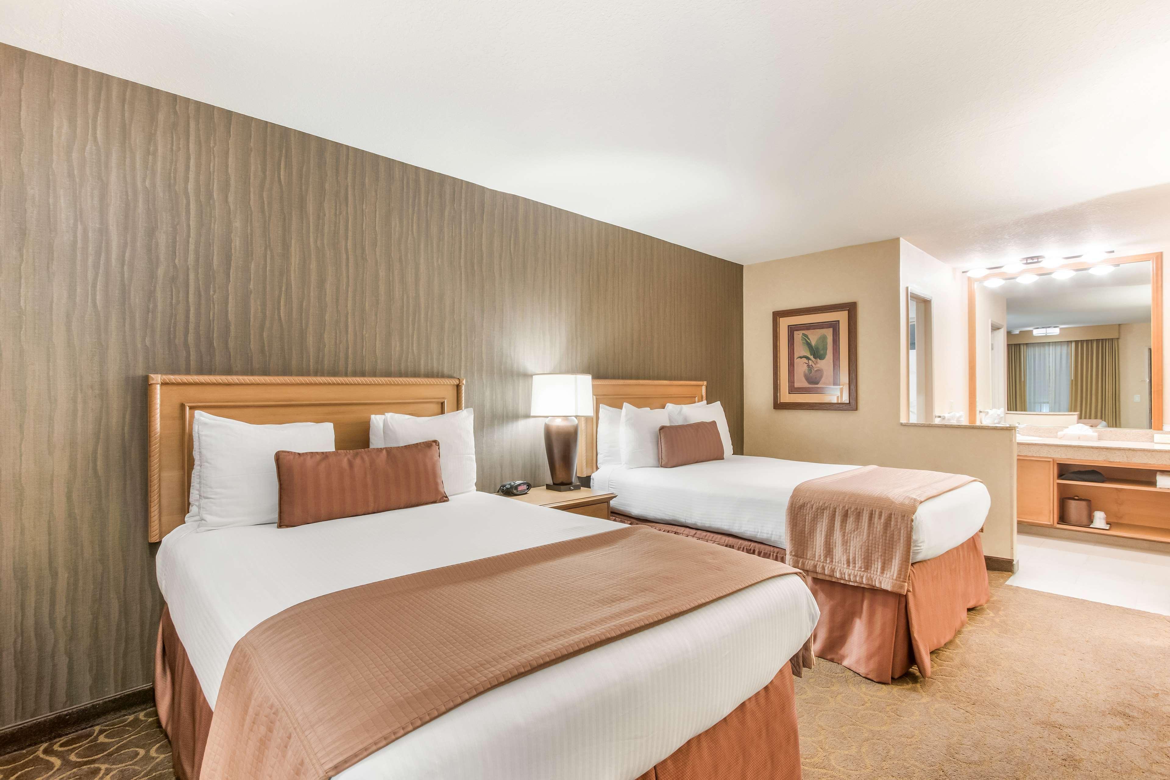 Western Pavilions Hotel 3*