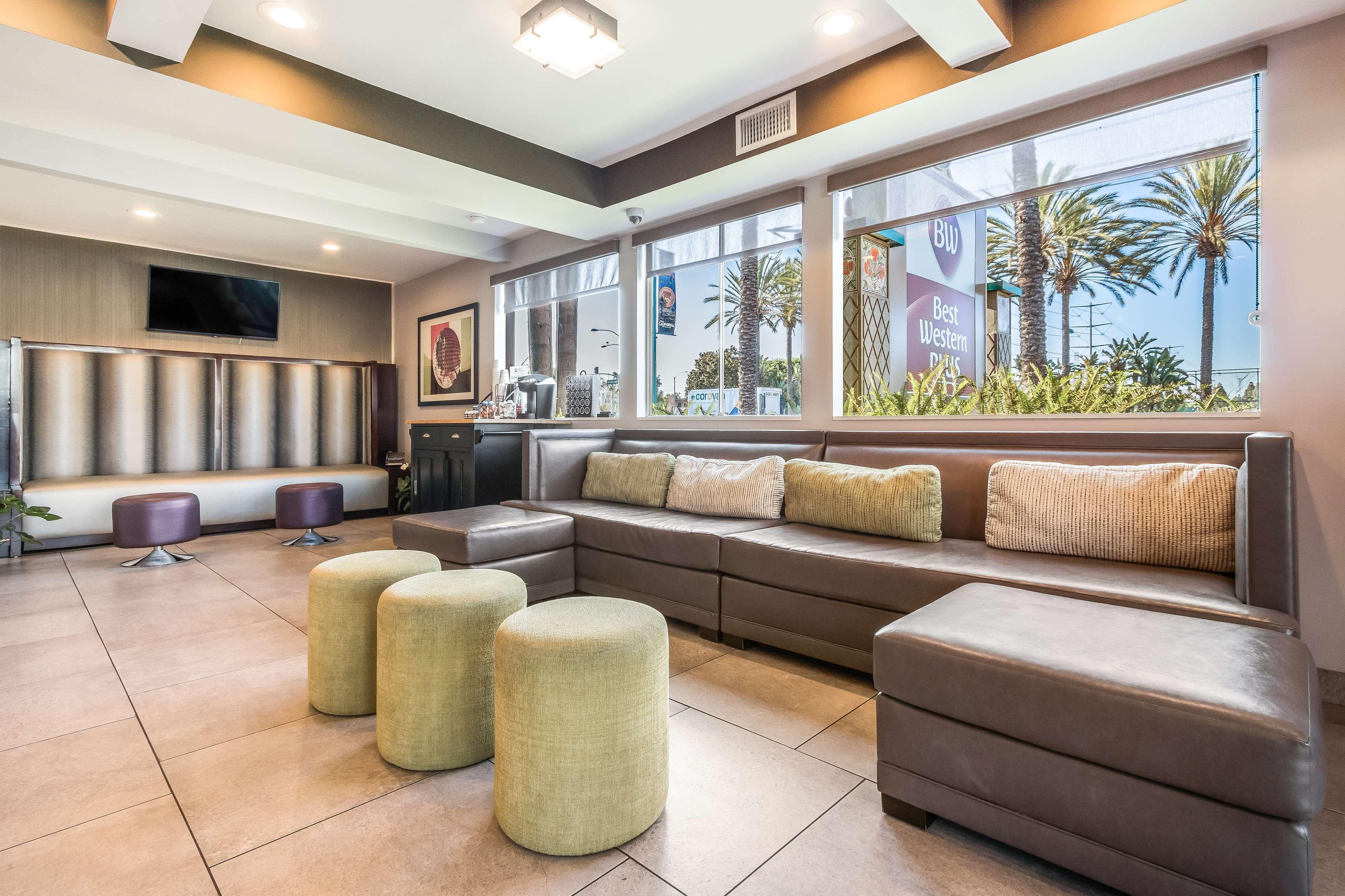 Western Pavilions Hotel