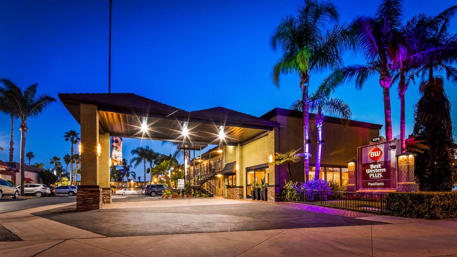 Western Pavilions Hotel