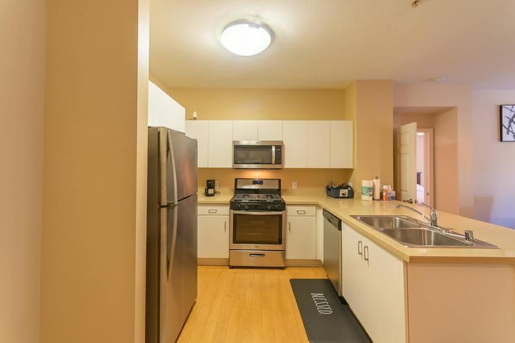 Lovely 2br/2ba!5min To Disney! Angelstadium! Hondacenter. Apartment *