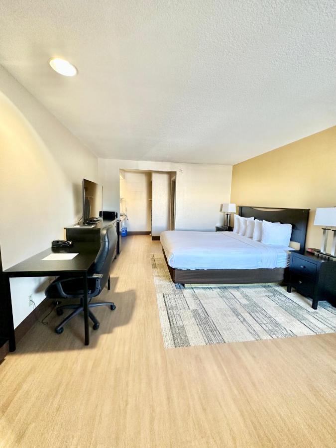 Stanford & Hotel