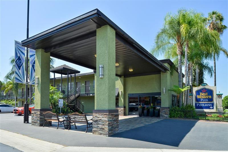 Western Pavilions 3*