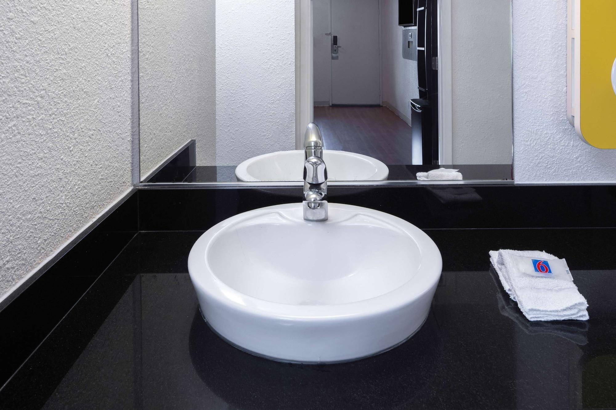 Hotel 6-anaheim, Ca - Maingate Anaheim