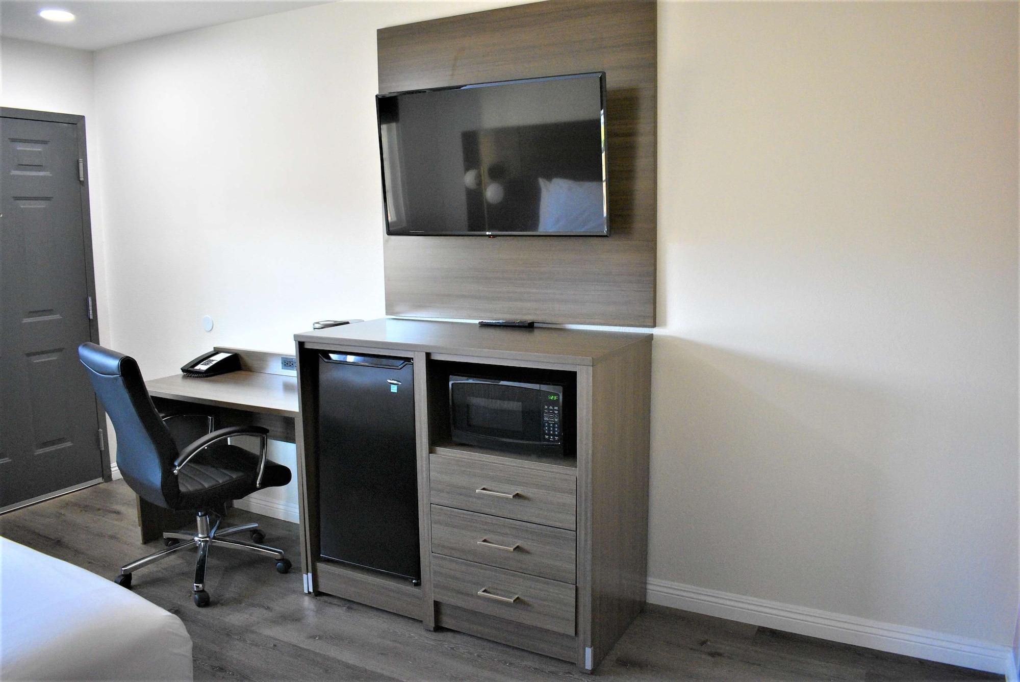 Hotel Signature Maingate 3*