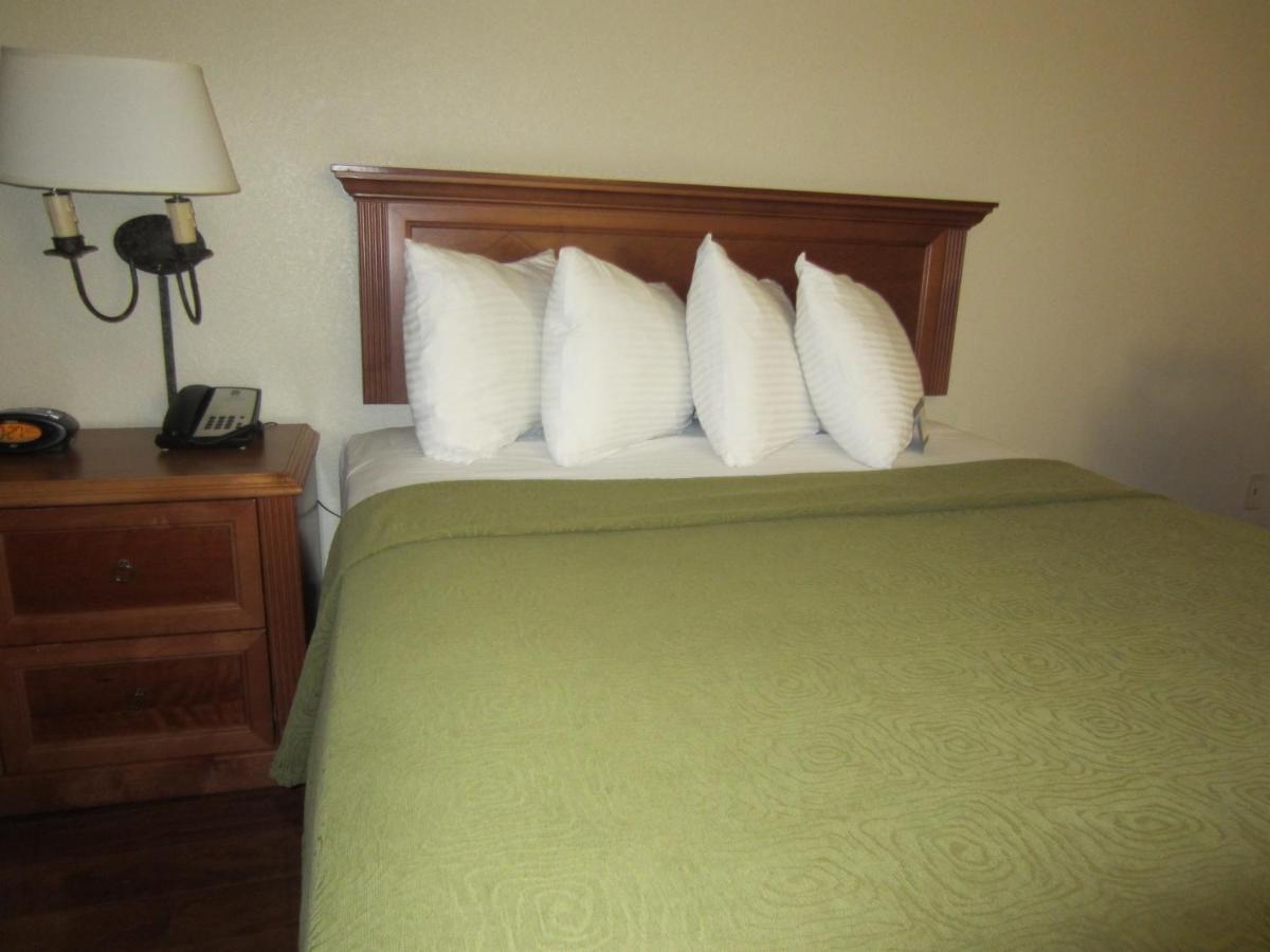 Western Raffles & Hotel 3*
