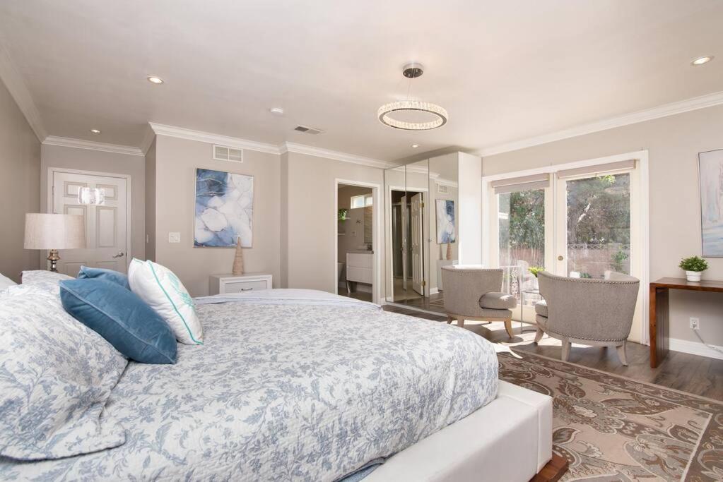 Disneyland Paradise 6 Bedroom 4 Bathroom Pool Games *