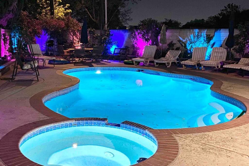 Disneyland Paradise 6 Bedroom 4 Bathroom Pool Games