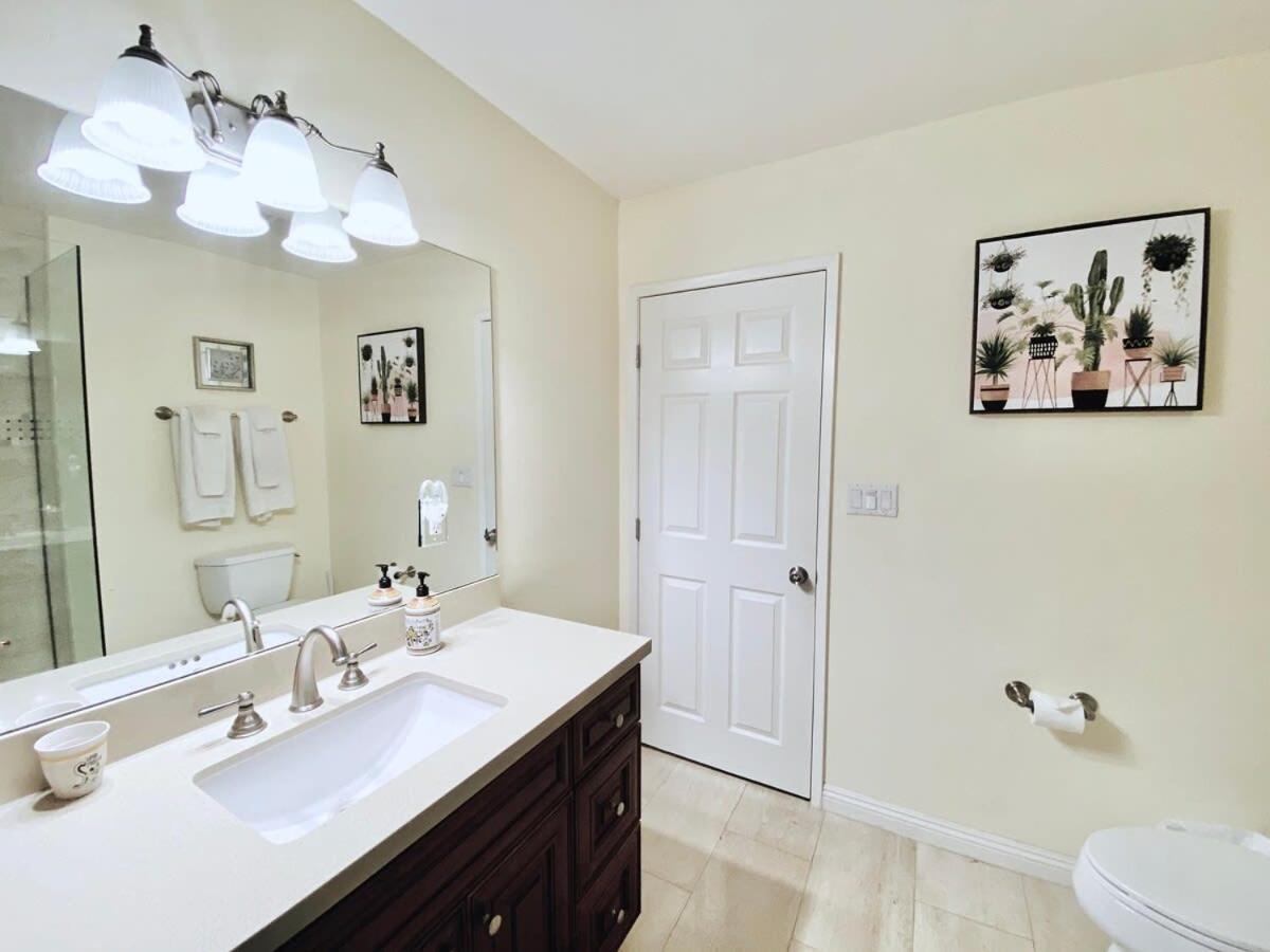Palm Disneyland Pool 4 Bedroom 3 Bath Hottub *