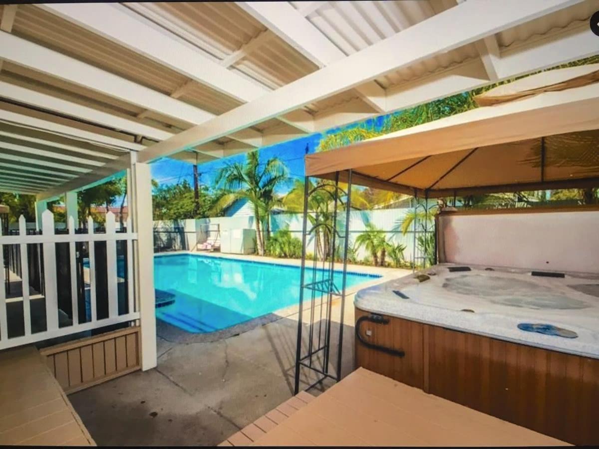 Palm Disneyland Pool 4 Bedroom 3 Bath Hottub *