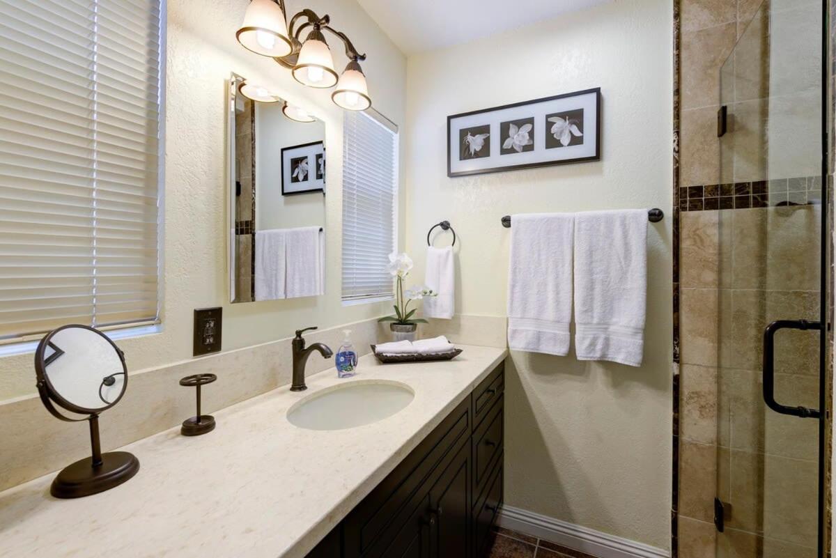 Casa de férias Palm Disneyland Pool 4 Bedroom 3 Bath Hottub Anaheim