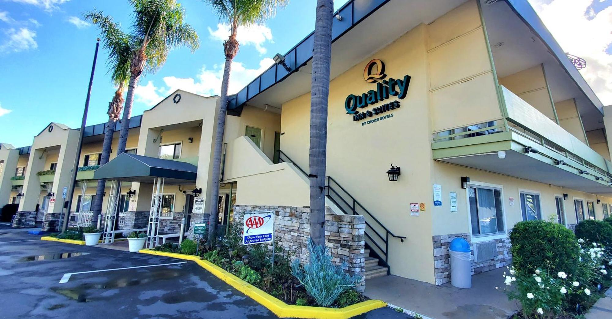 Hotel Quality & At The Park 2*