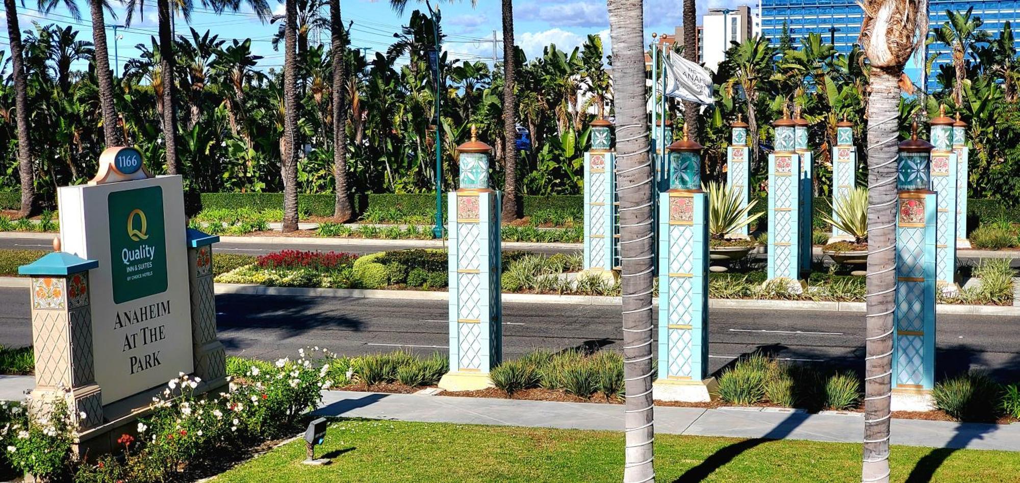 Hotel Quality & At The Park Anaheim
