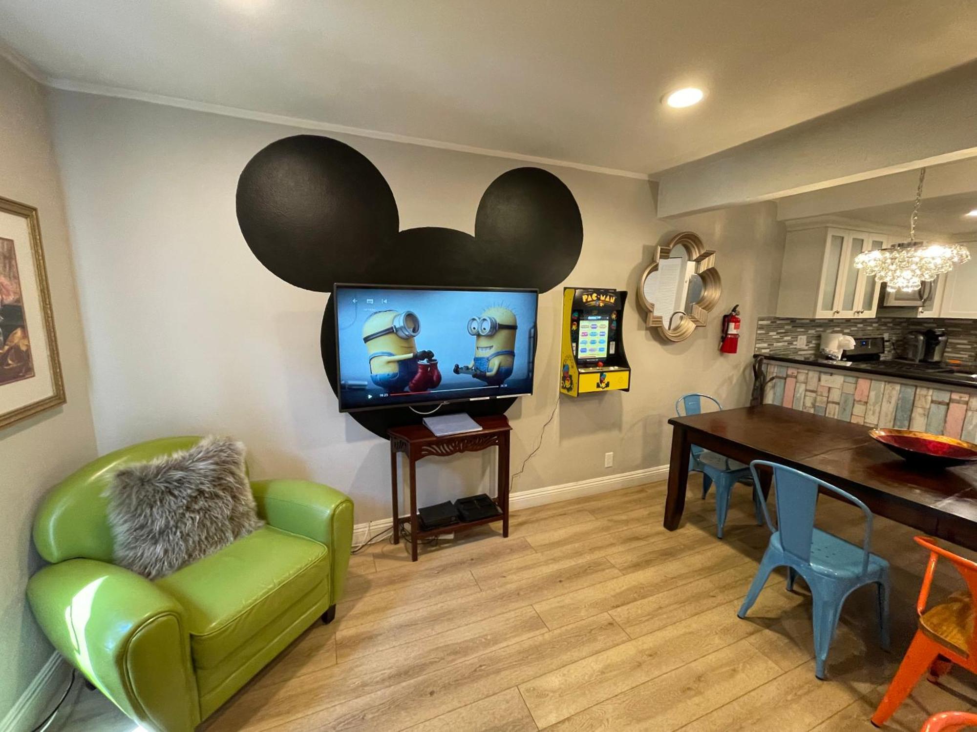 Magical Xcape: Disney-adjacent Retreat With Pools And Holiday home