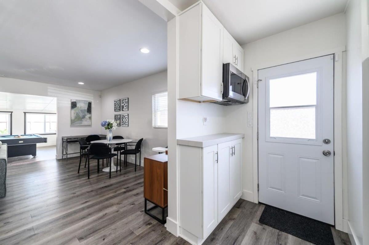 Spacious Disneyland 5 Bedroom 4 Bath House With Game Anaheim