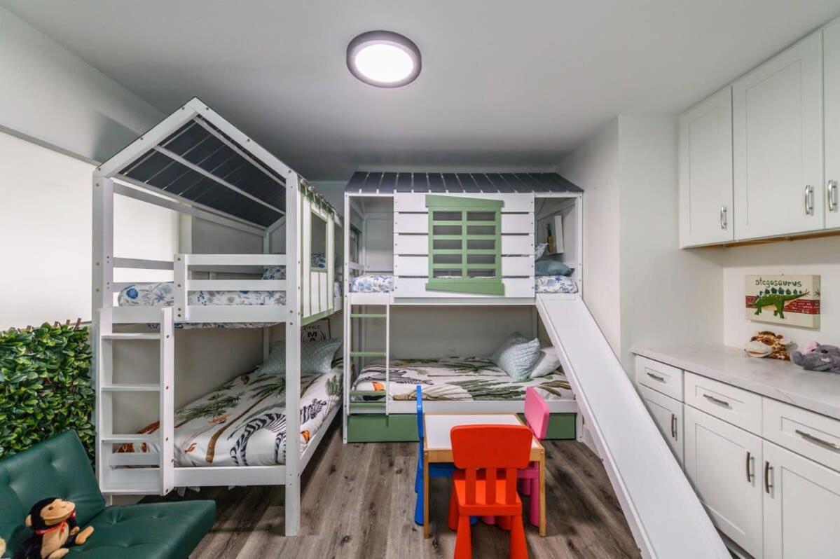 Spacious Disneyland 5 Bedroom 4 Bath House With Game *