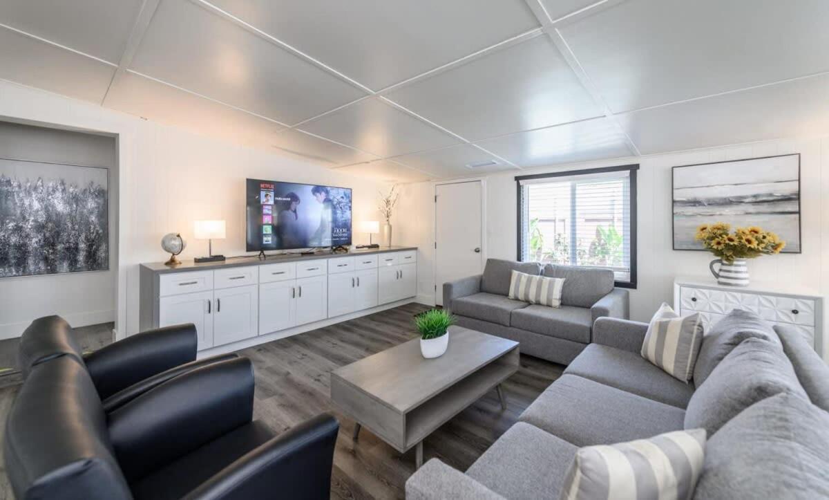 Spacious Disneyland 5 Bedroom 4 Bath House With Game Anaheim