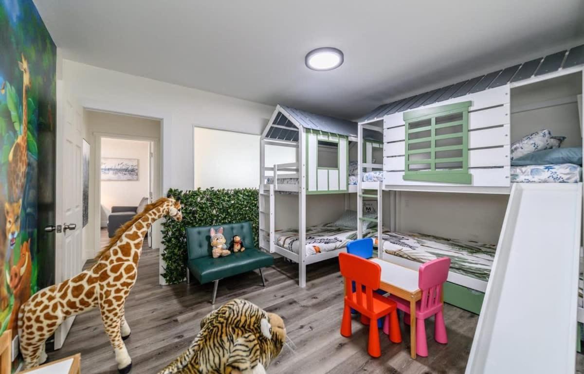 Spacious Disneyland 5 Bedroom 4 Bath House With Game * Anaheim