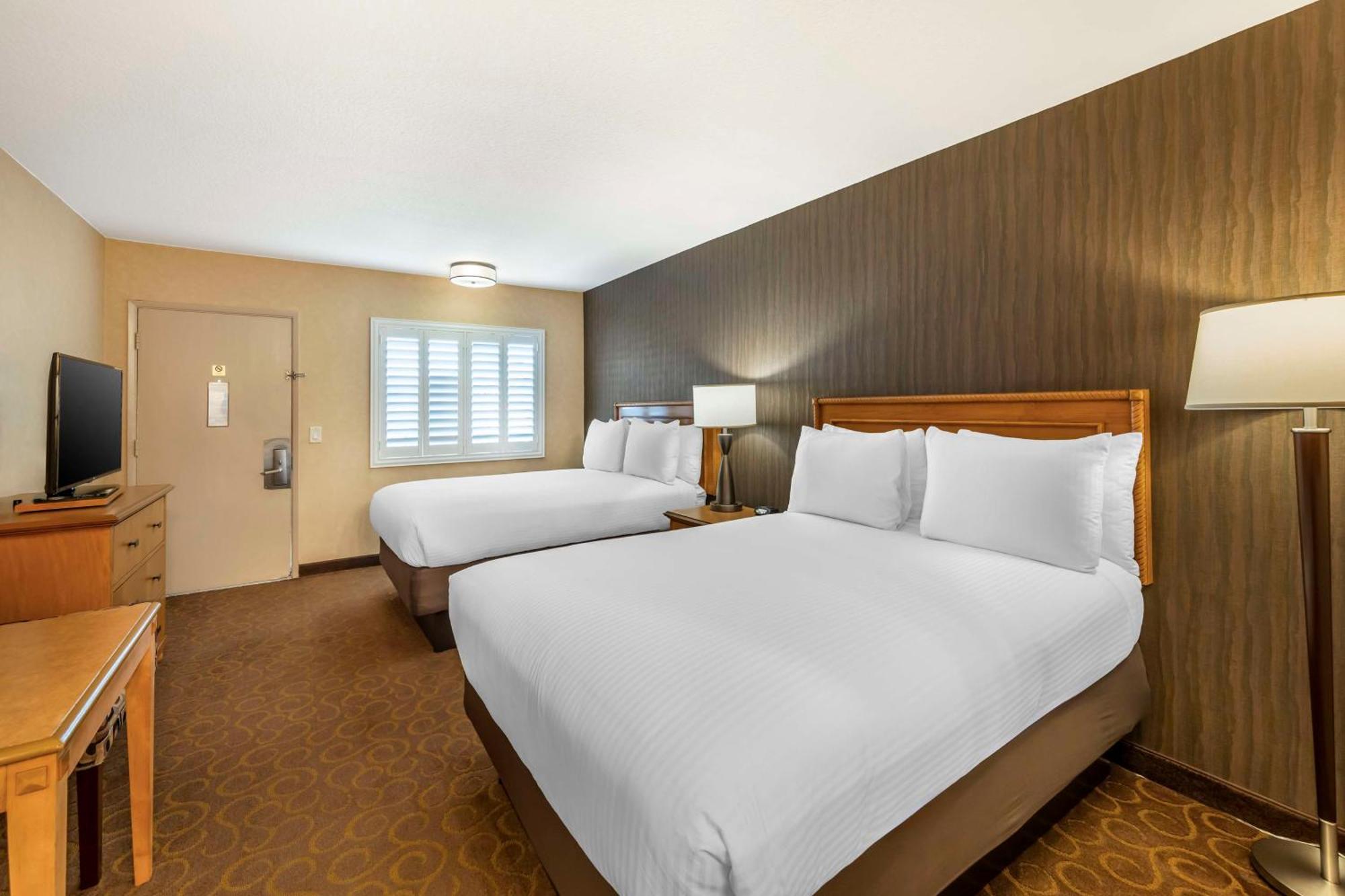 Western Pavilions 3*