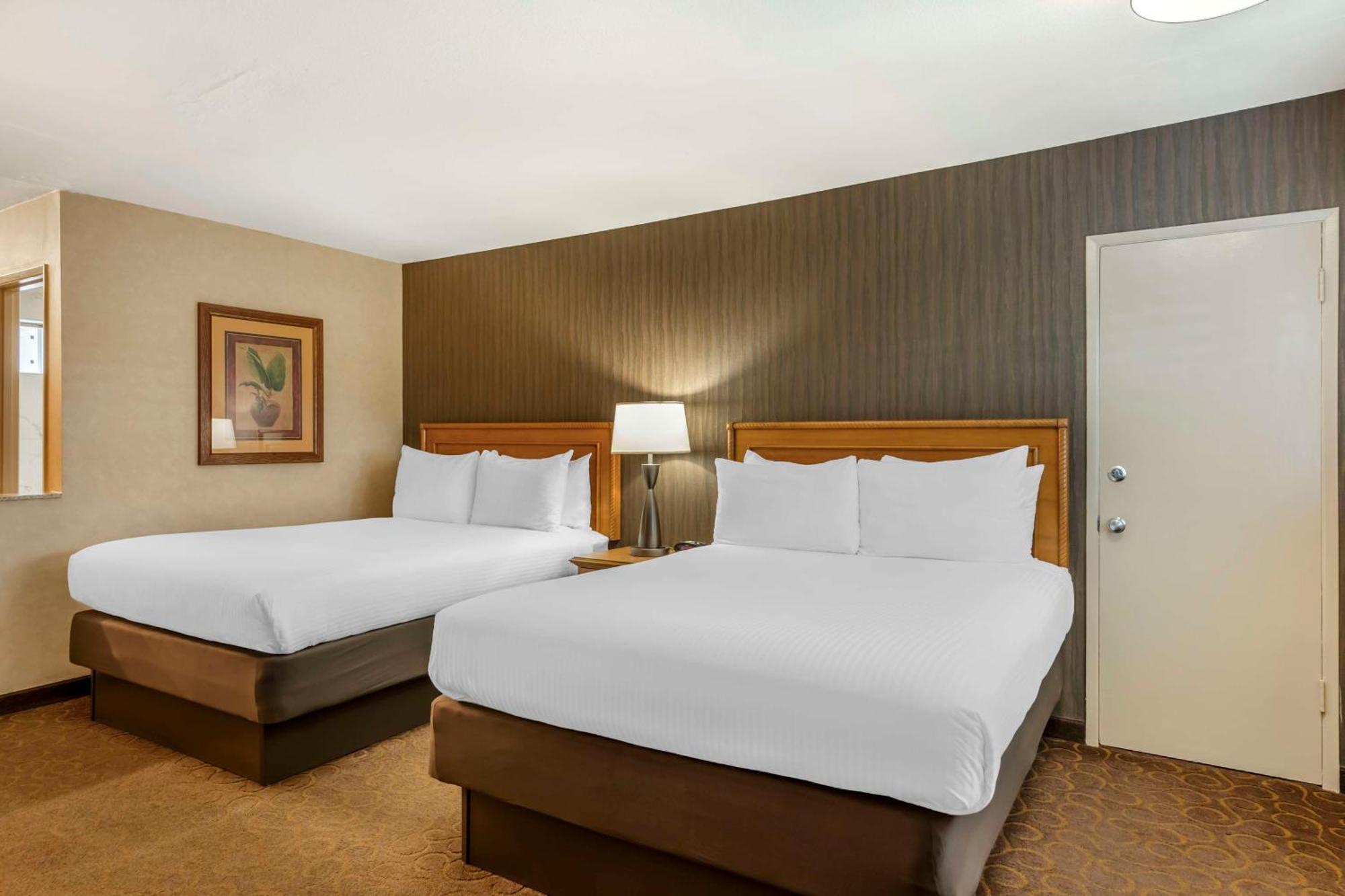 Western Pavilions 3* Anaheim