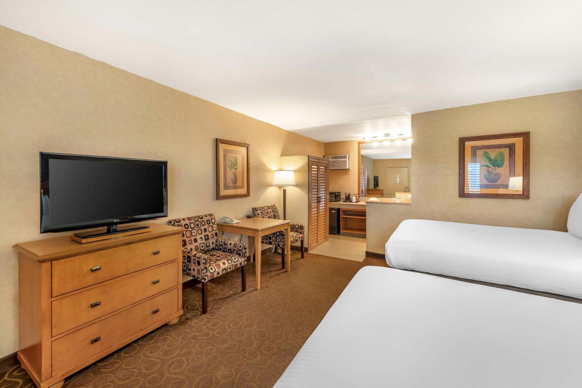 Western Pavilions Hotel