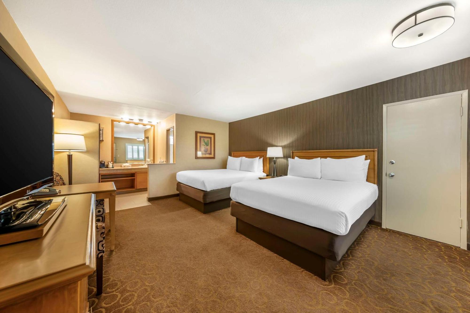 Western Pavilions Hotel 3*