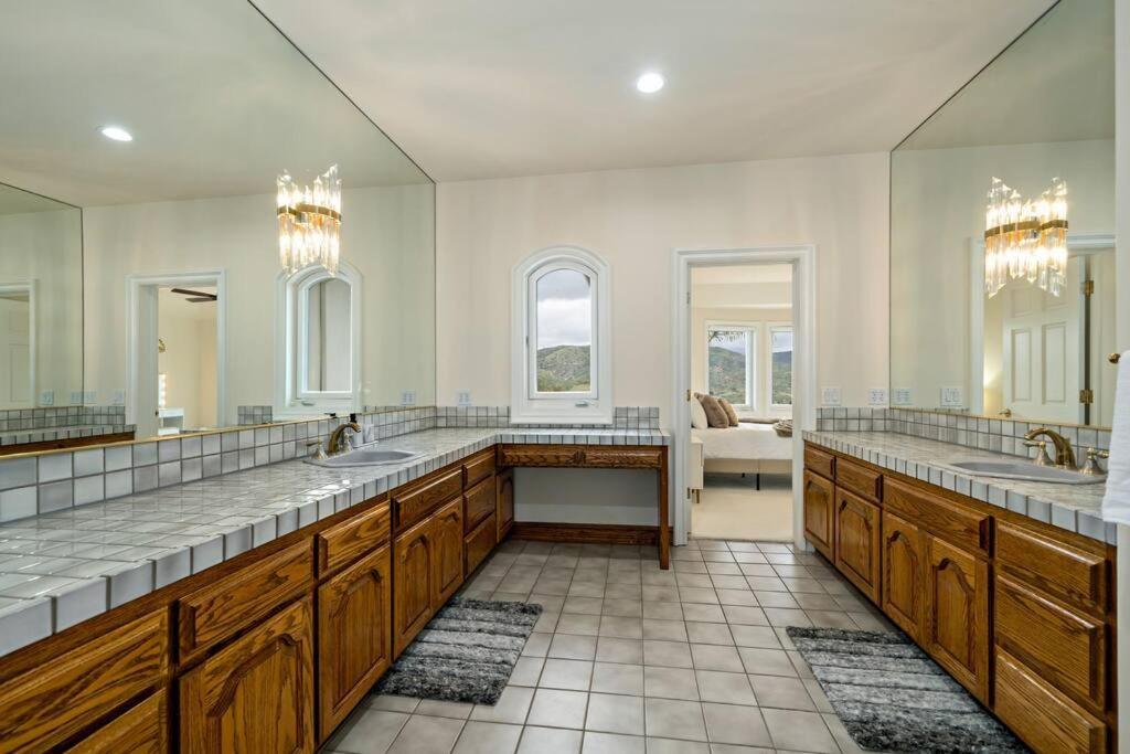 Luxury Oasis With Panoramic Views Villa *