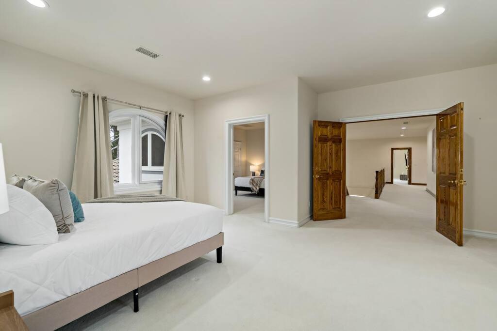 Luxury Oasis With Panoramic Views