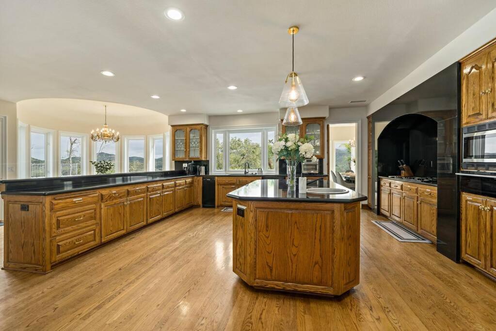 Villa Luxury Oasis With Panoramic Views