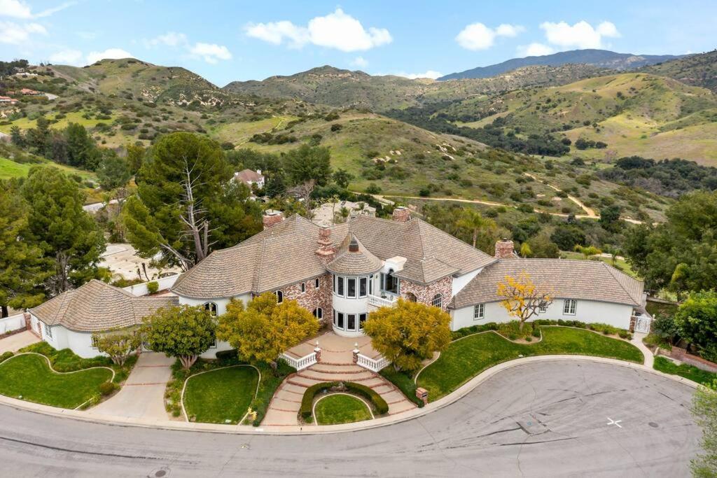 Luxury Oasis With Panoramic Views