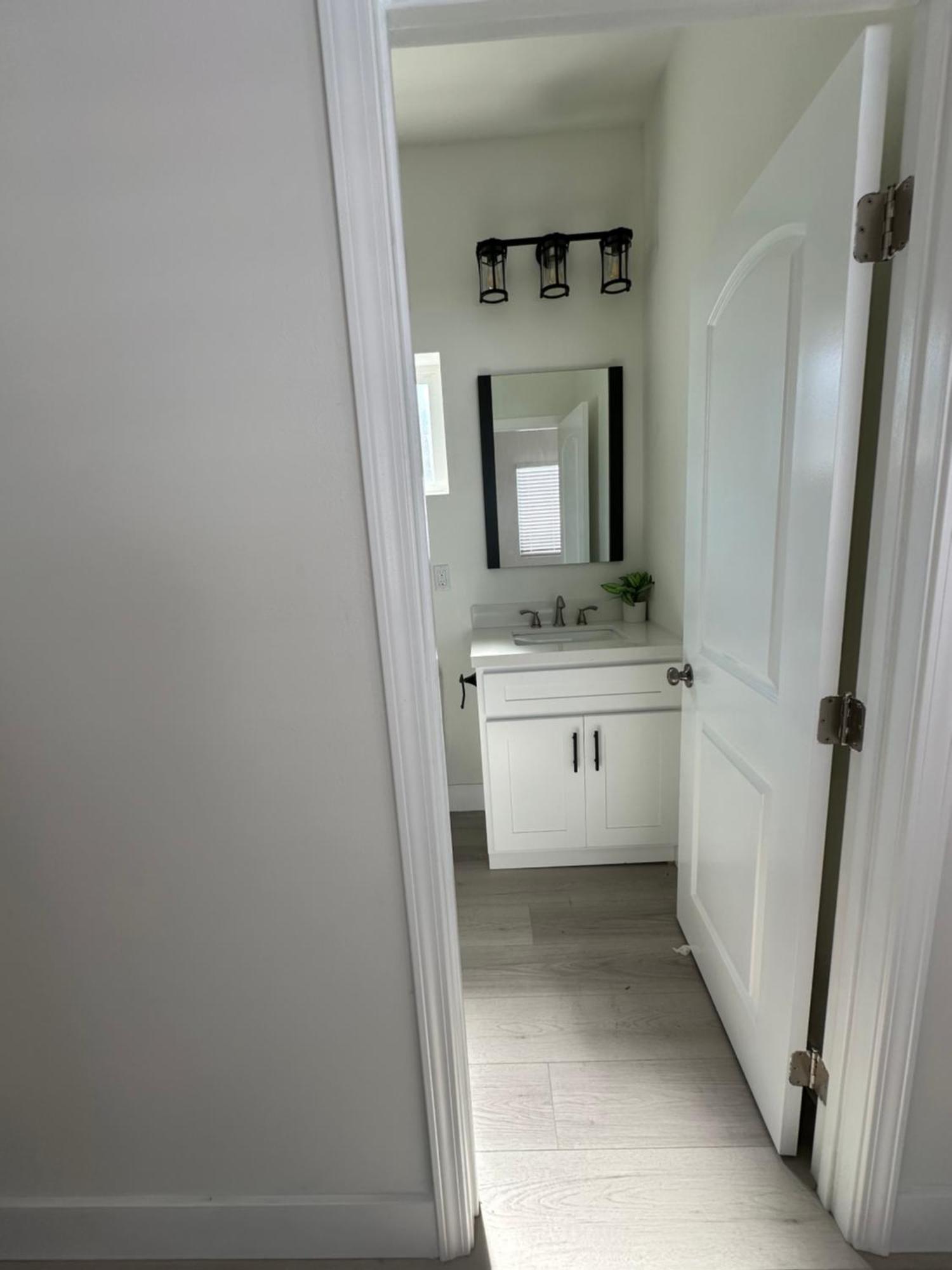 New Cozy House In Near Land- Knott In The Same Lot Of Separate 3properties Anaheim